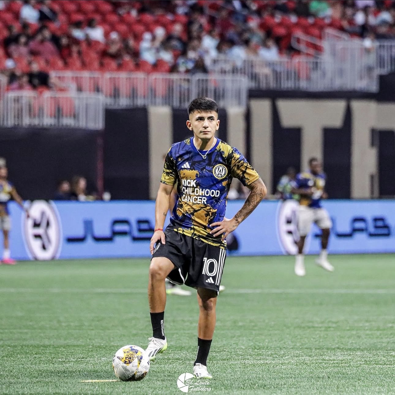 Atlanta United No. 10 during pre-match warmup